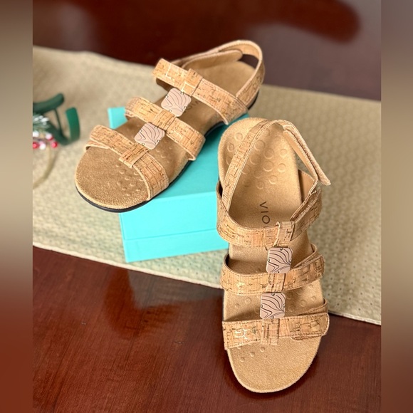 Vivonic Amber Adjustable strap Sandal Sz. 7.5 NWOT - Picture 5 of 8